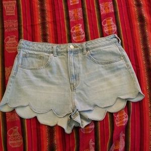 H&M, highrise, scalloped demin shorts.